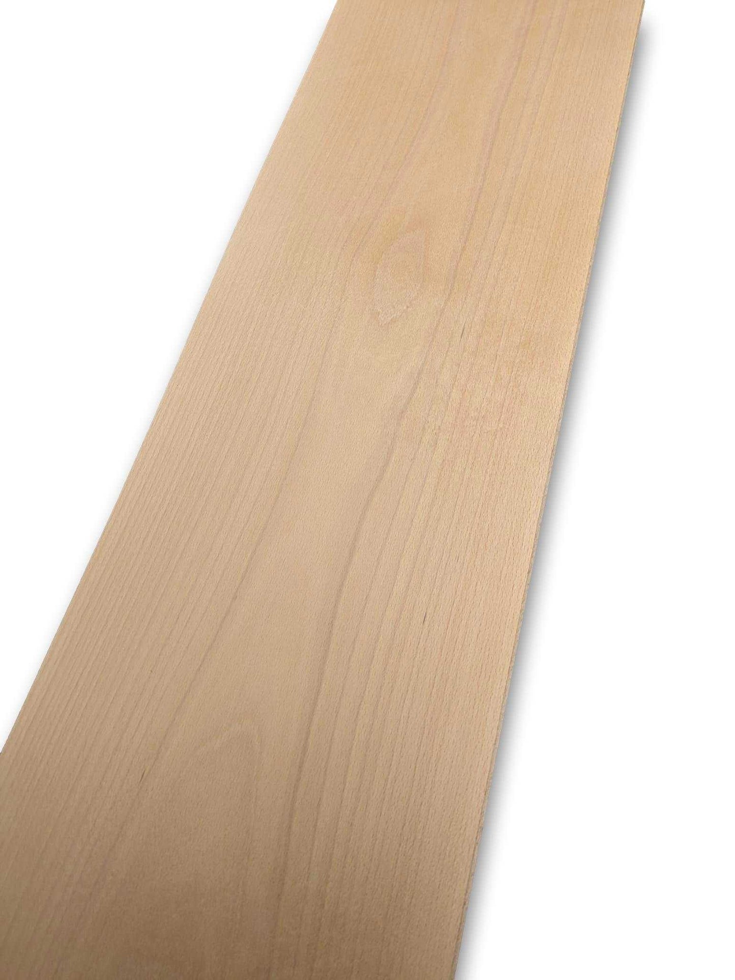 Detail van beuken houtfineer vel 245 x 27 cm, naturel en zonder backing, perfect voor renovatie en kunstprojecten.