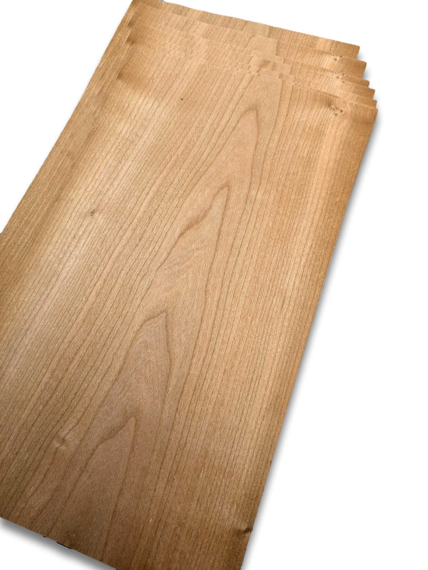 Natuurlijk kersen fineer zonder backing in set van 7 vellen, perfect voor renovatie en decoratieve toepassingen.