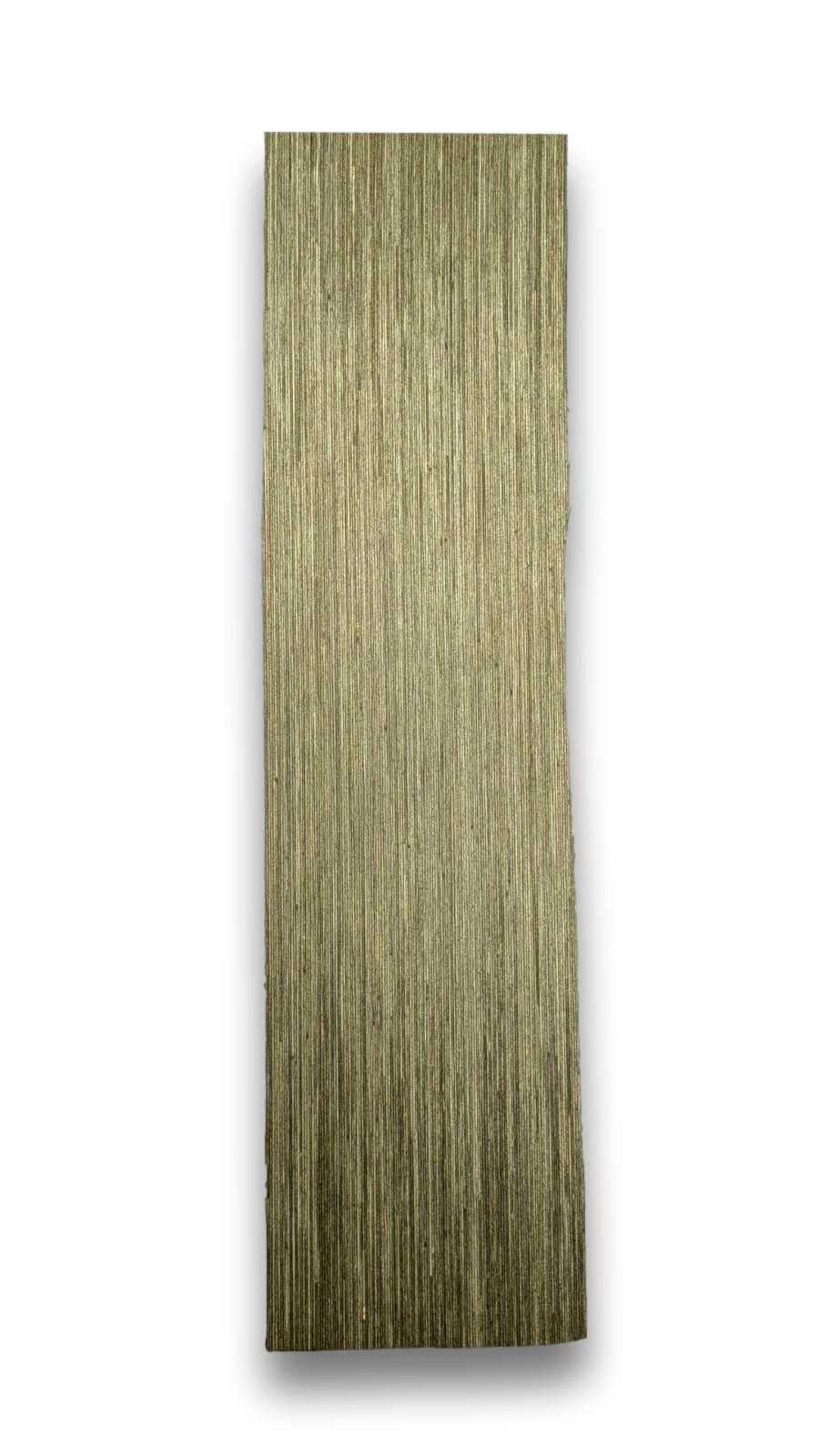 Los vel groen designfineer 70 x 16 cm in berkenhout, door-en-door geverfd voor duurzaam kleurbehoud bij schuren of bewerken.