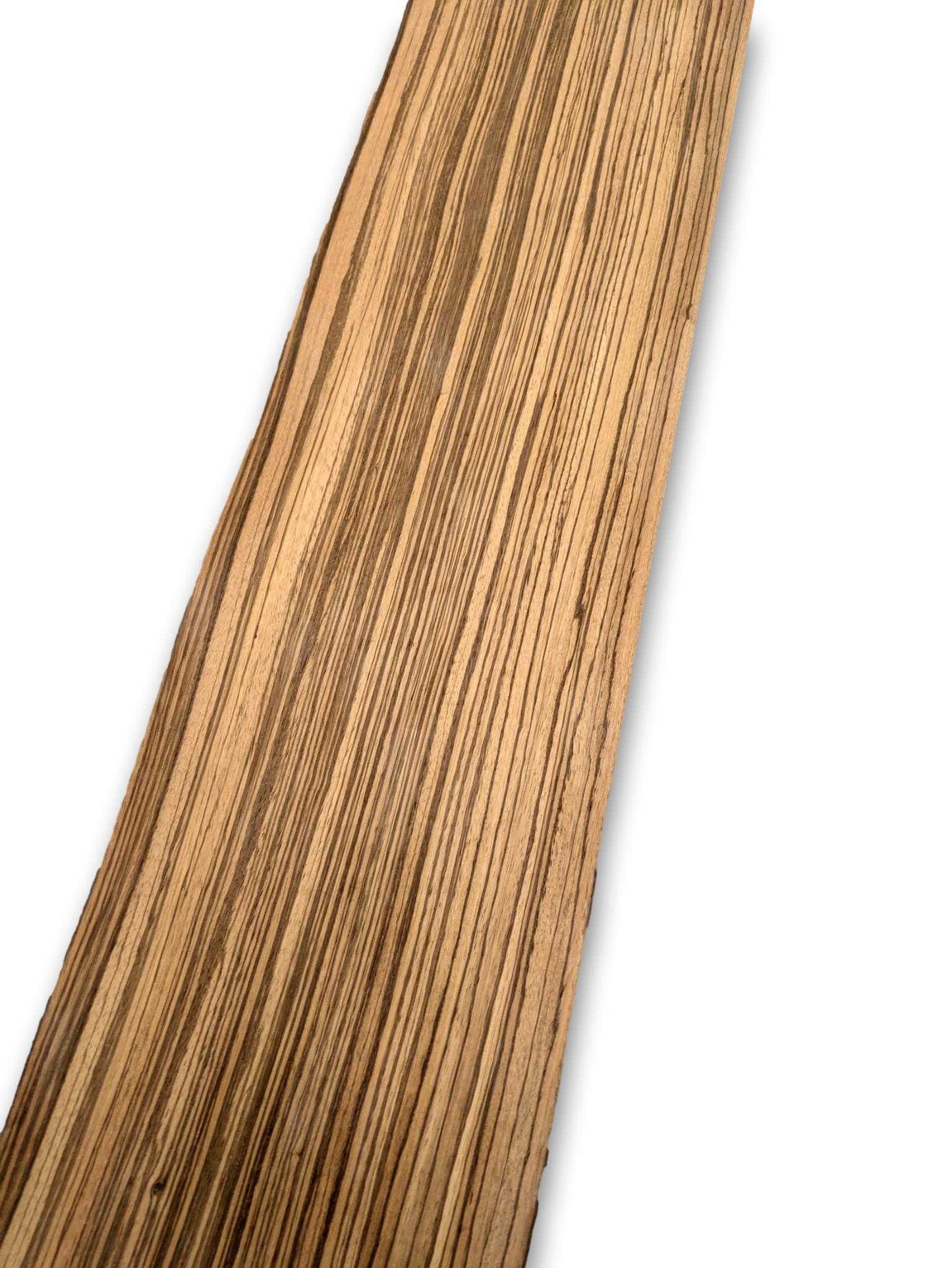 Natuurlijk zebrano fineer met opvallend gestreept patroon, 93x18 cm, perfect voor renovatie of kunsttoepassingen.
