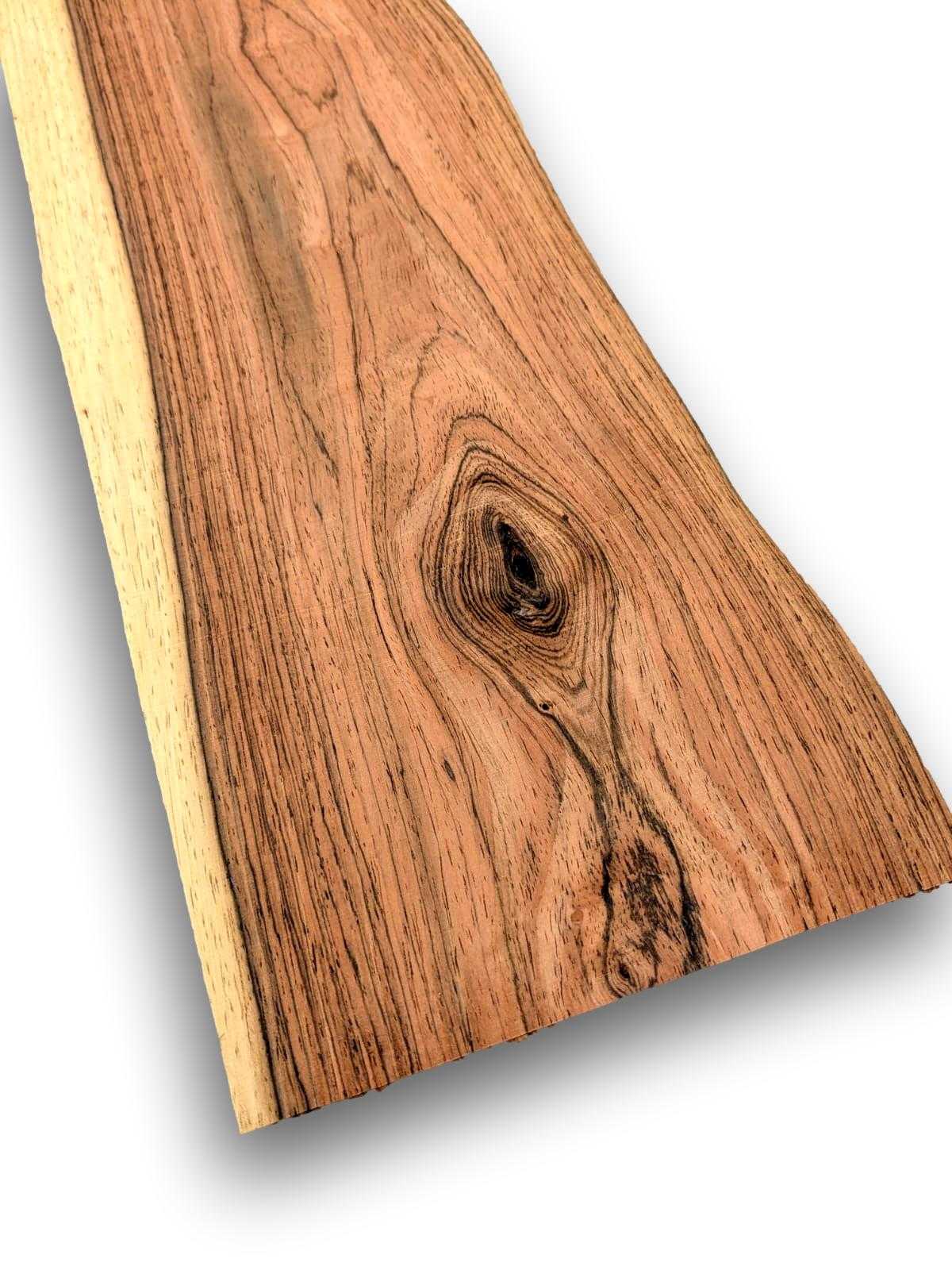 Palissander houtfineer 100 x 16 cm met natuurlijke nerf en warme tinten, ideaal voor meubelbekleding of restauratieprojecten.