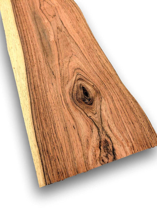 Palissander houtfineer 100 x 16 cm met natuurlijke nerf en warme tinten, ideaal voor meubelbekleding of restauratieprojecten.