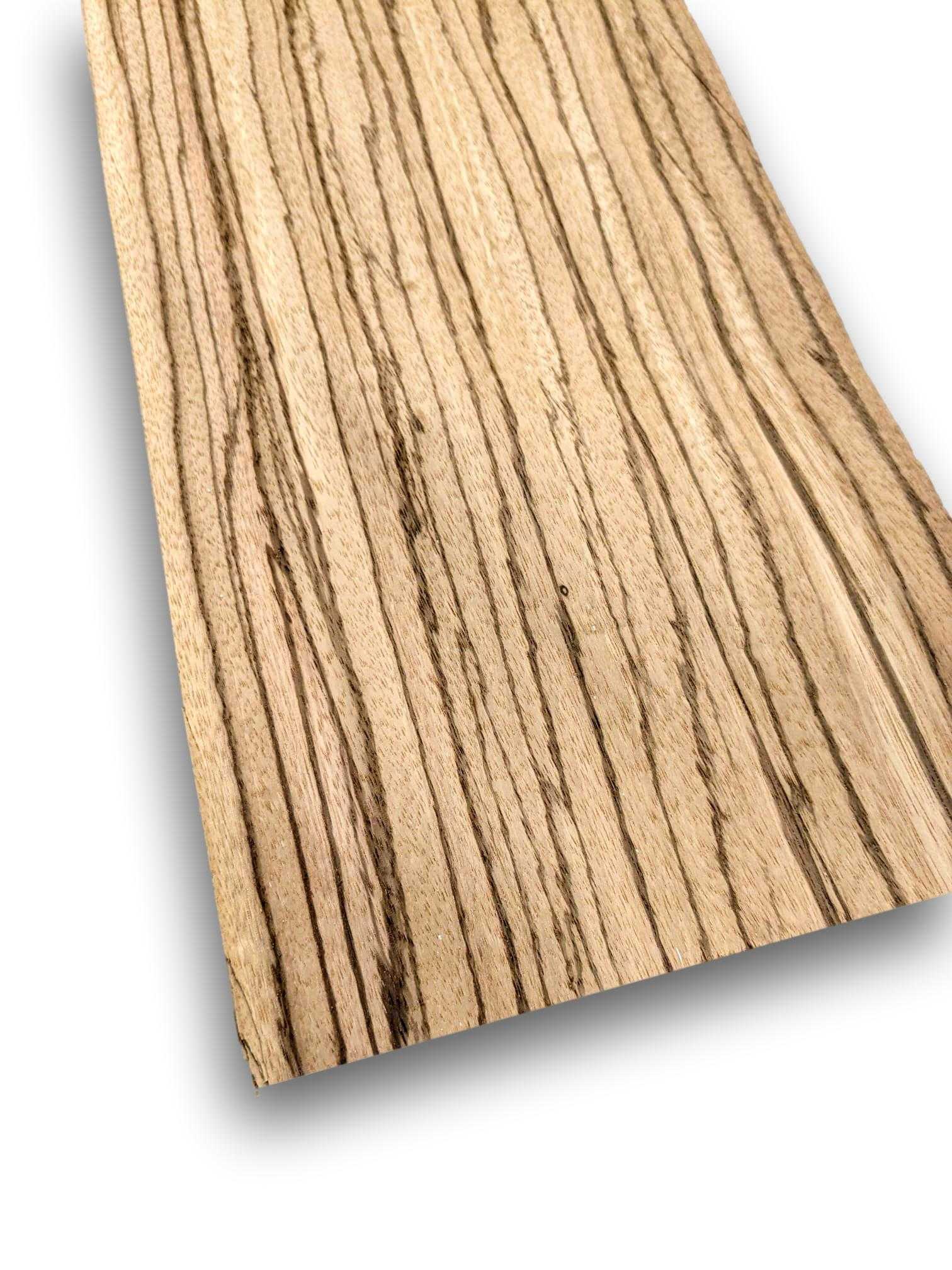 Zebrano houtfineer 100 x 19 cm met natuurlijke streeptekening, ideaal voor meubelbekleding of restauratieprojecten.