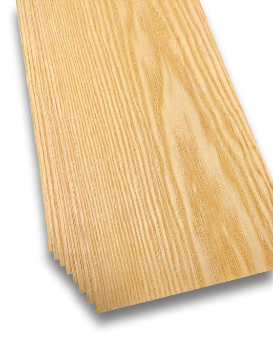 Bundel van 12 vellen essen houtfineer 130x16 cm, naturel en onbehandeld, geschikt voor meubelbekleding en restauratieprojecten.