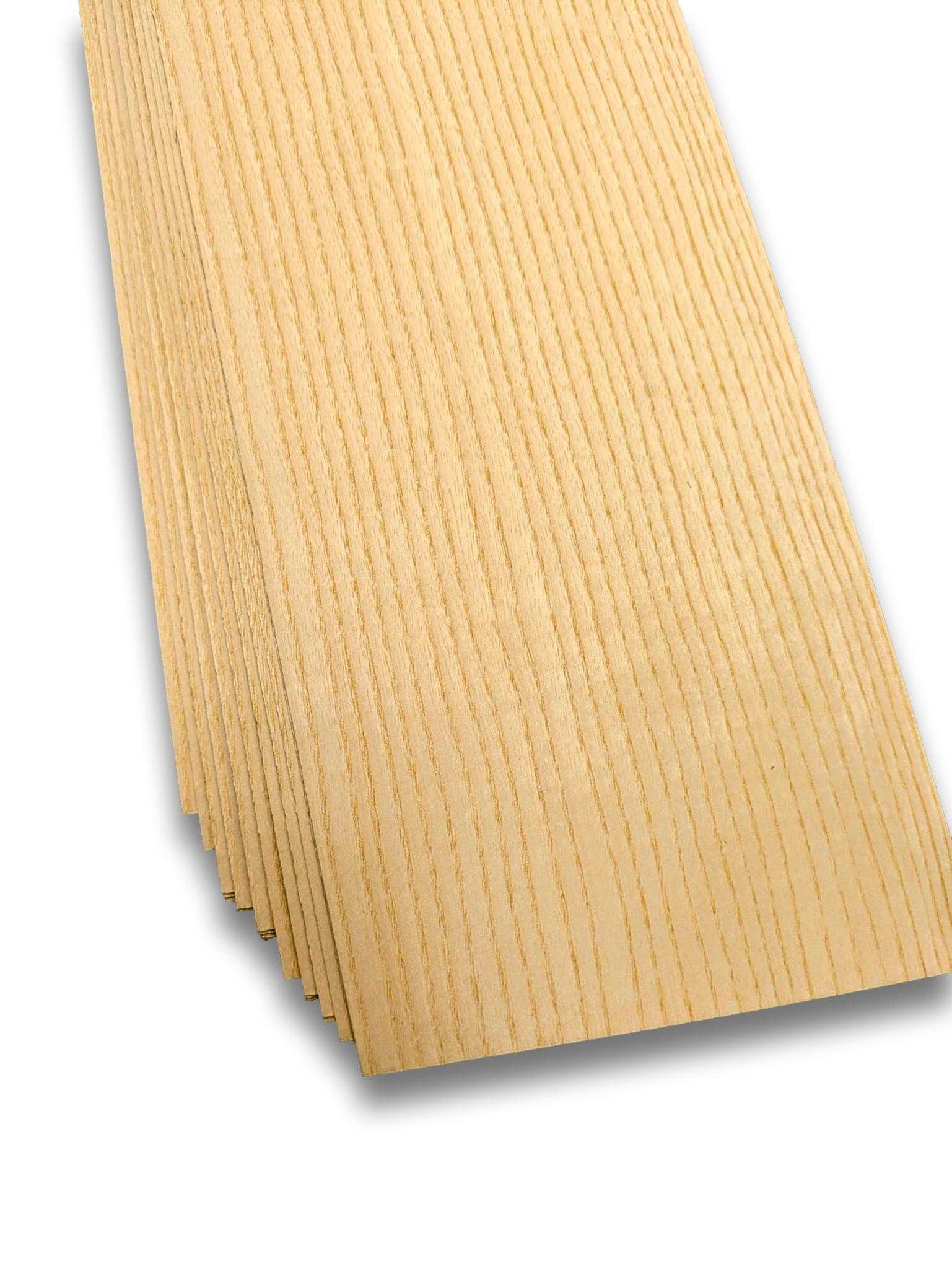 Bundel van 32 vellen essen houtfineer, naturel en onbehandeld, formaat 140 x 11 cm. Ideaal voor meubelbekleding en restauratieprojecten.