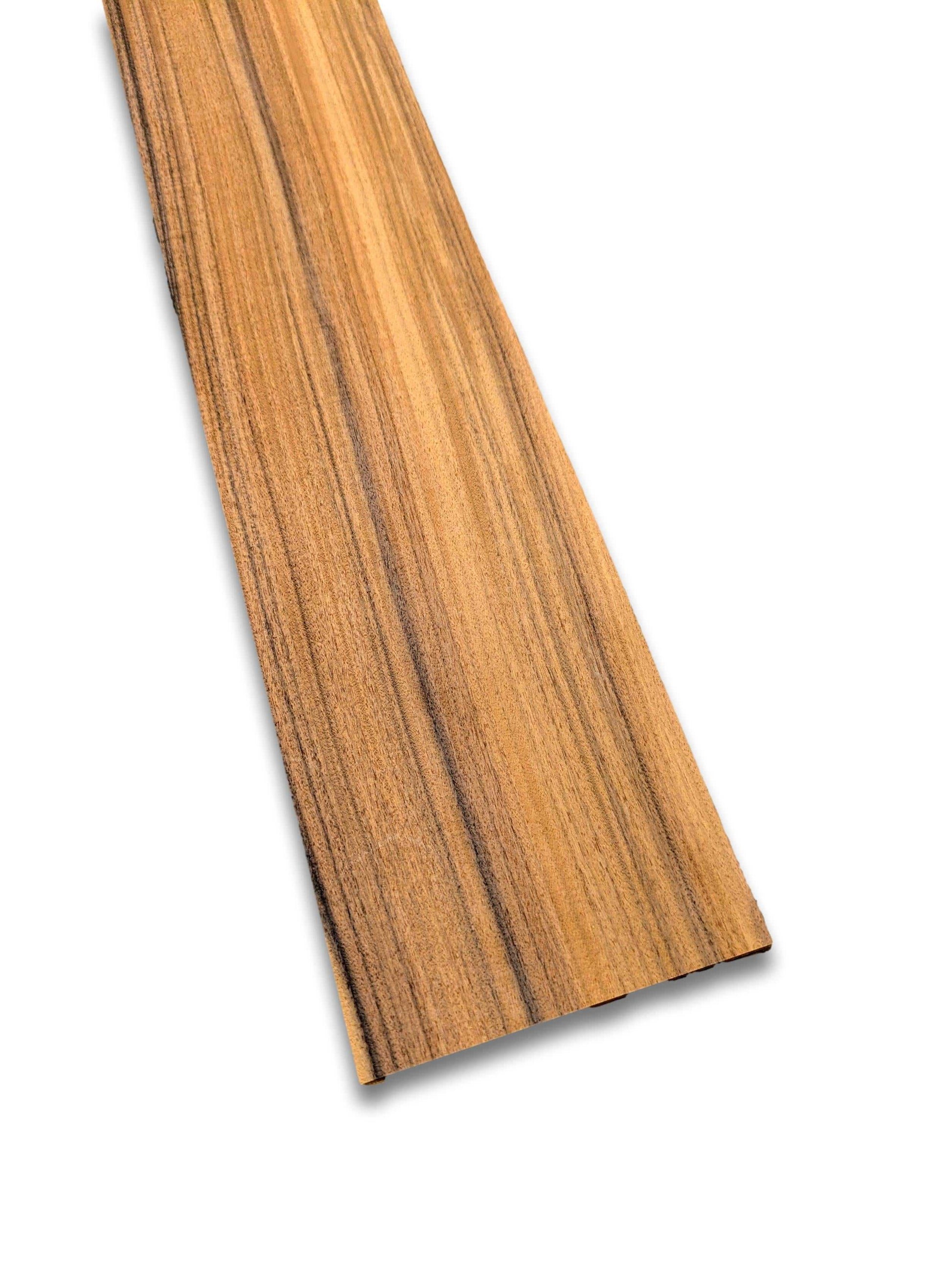 Santos Palissander houtfineer 150 x 10 cm met natuurlijke tekening en warme tinten, ideaal voor meubelbekleding of restauratieprojecten.