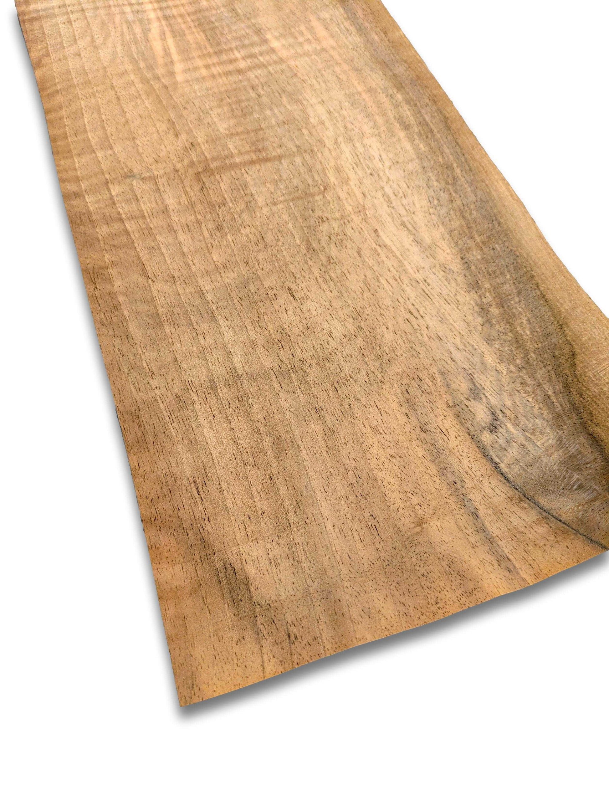 Walnoot houtfineer 160 x 23 cm met natuurlijke nerfstructuur, ideaal voor meubelbekleding of restauratieprojecten.