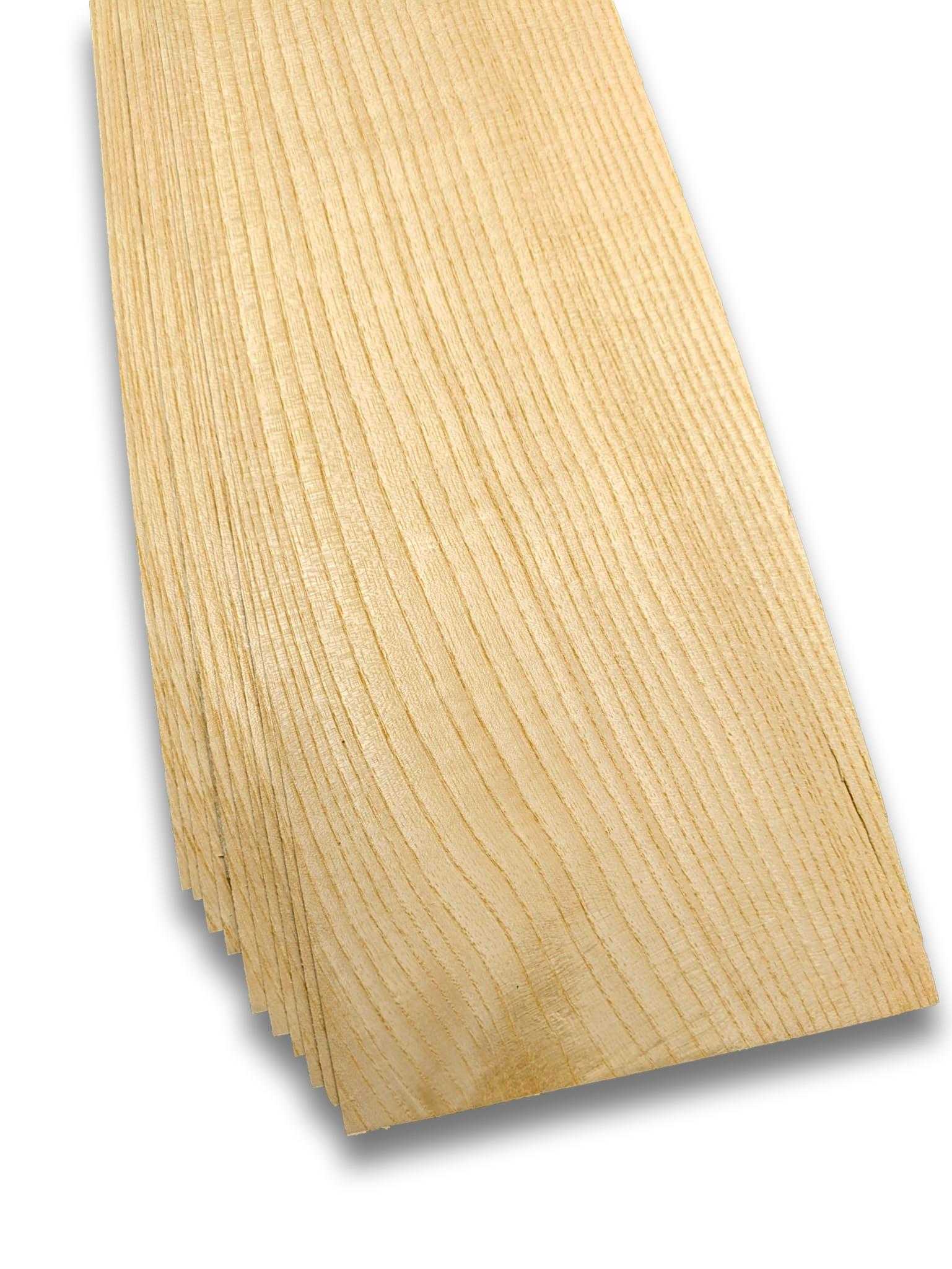 Bundel van 32 vellen essen houtfineer, 205 x 13 cm, naturel en onbehandeld. Ideaal voor meubelbekleding, renovatie en marqueterie.