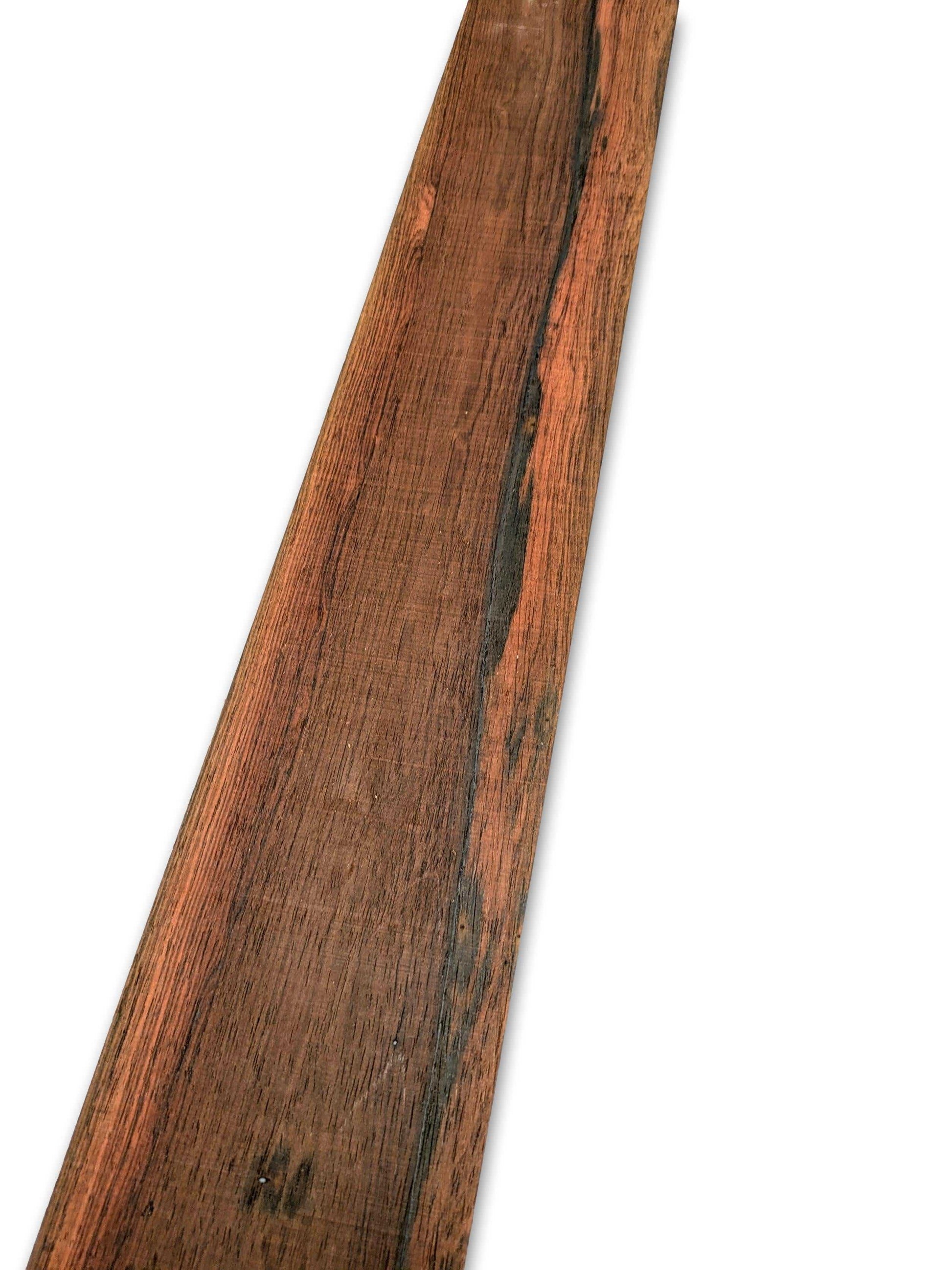 Los vel Palissander fineer met natuurlijke kleurvariaties en donkere houttekening, geschikt voor marqueterie of renovatieprojecten.