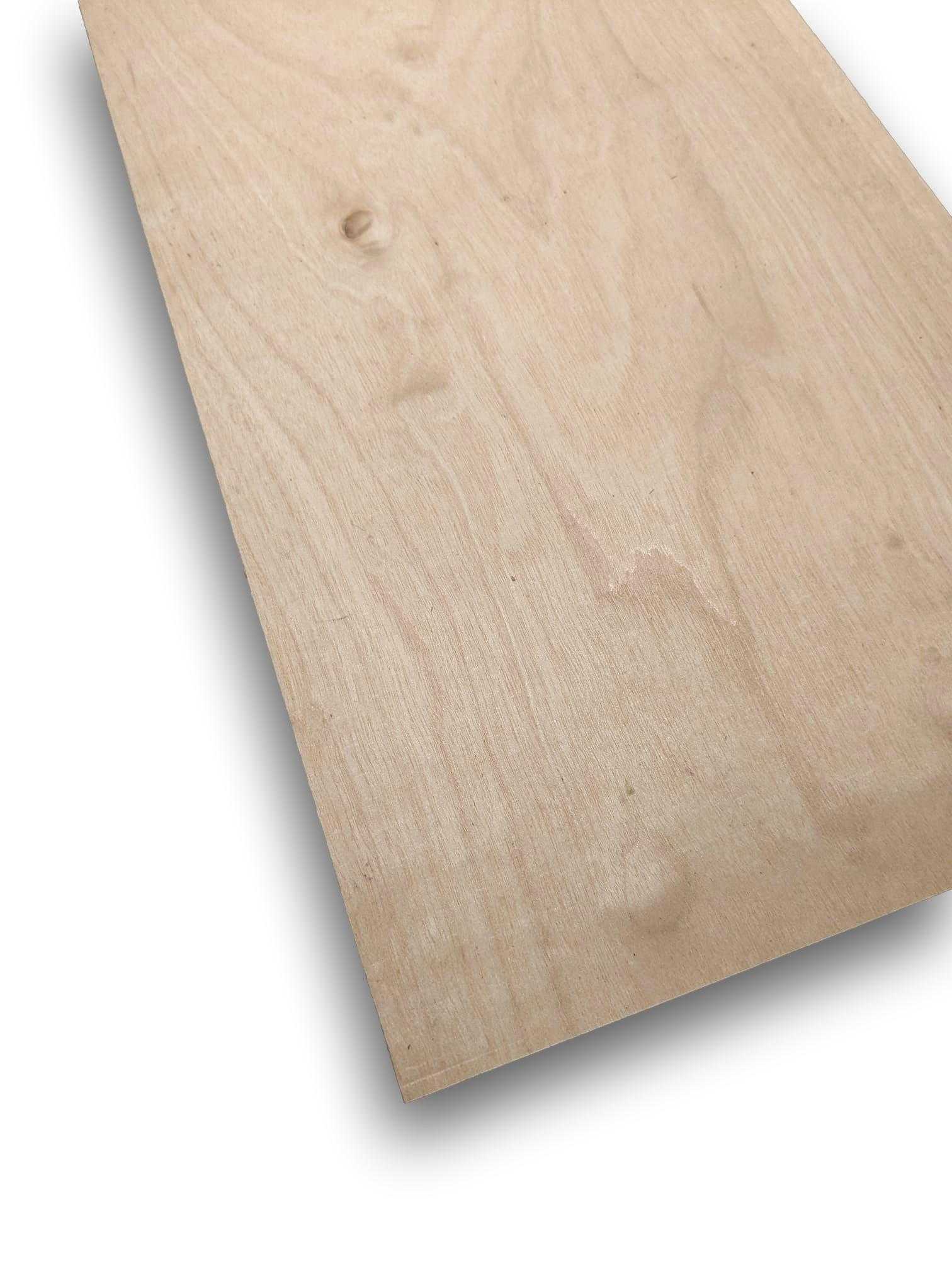 Berken houtfineer 210x18 cm met natuurlijke nerfstructuur, ideaal voor meubelbekleding of restauratieprojecten.