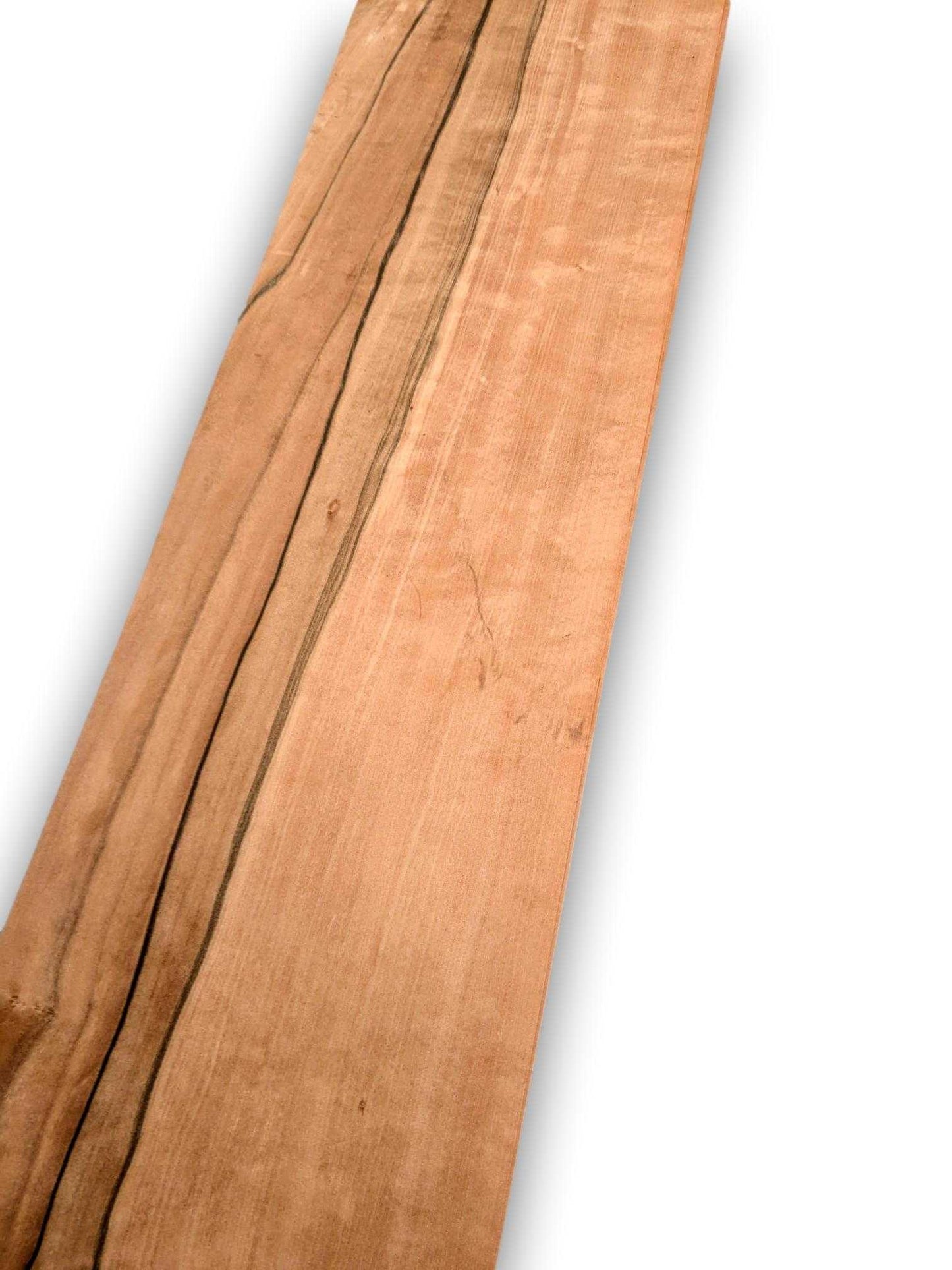 Detail van Tineo fineer 235 x 19 cm met natuurlijke kleurschakeringen en unieke houttekening. Perfect voor renovatie of kunsttoepassingen.