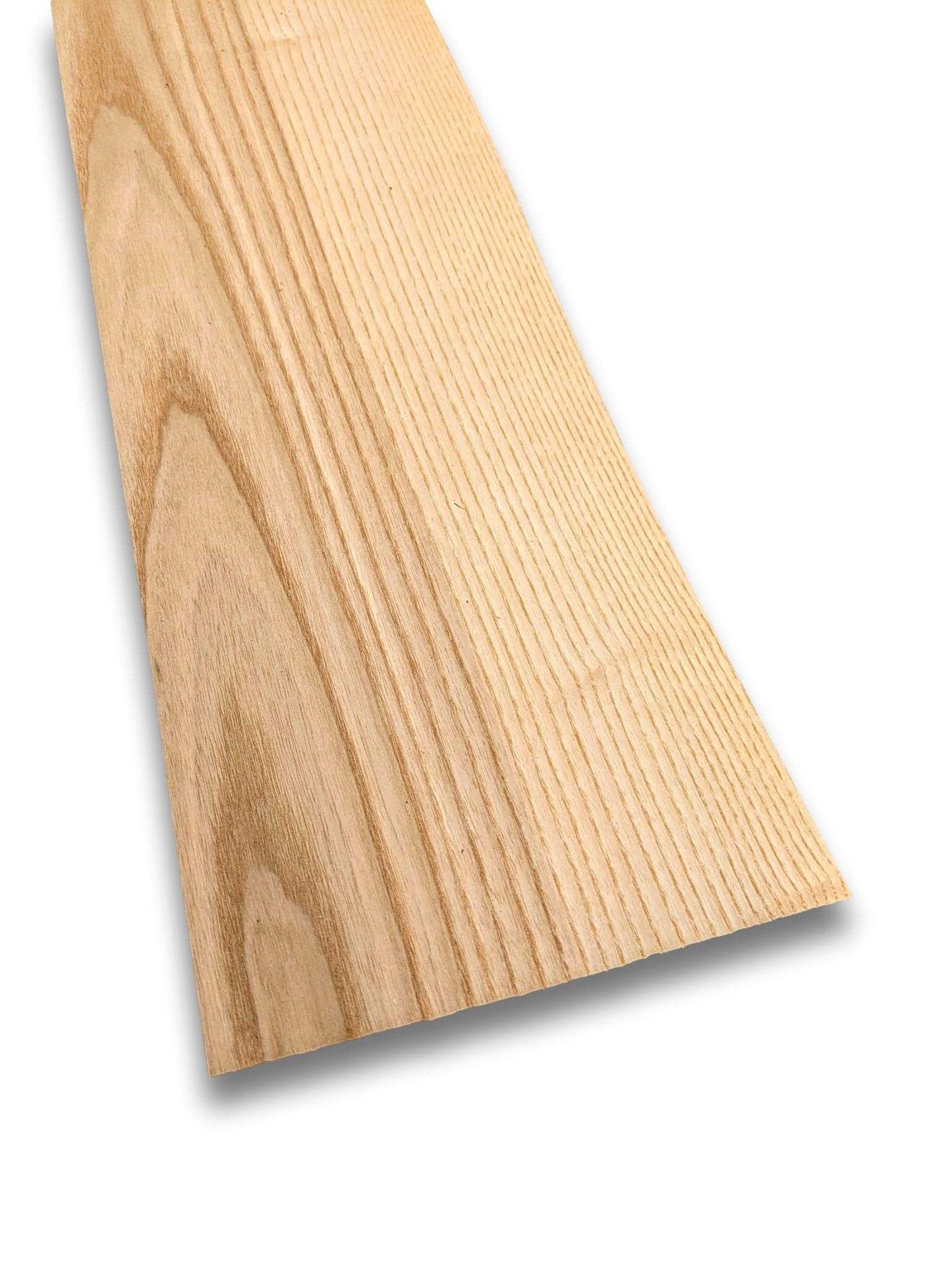 Olijfessen houtfineer vel van 245 x 17 cm met natuurlijke nerfstructuur. Onbehandeld fineer geschikt voor meubelbekleding en restauratie.