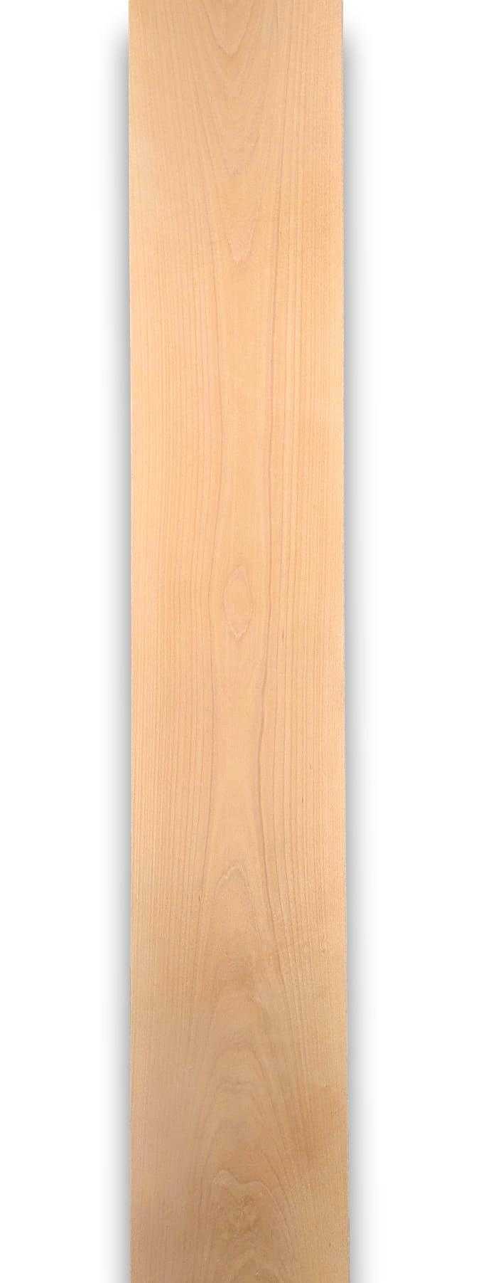 Langwerpig vel beuken fineer 245 x 27 cm met natuurlijke houtnerf, ideaal voor marqueterie en creatieve toepassingen.