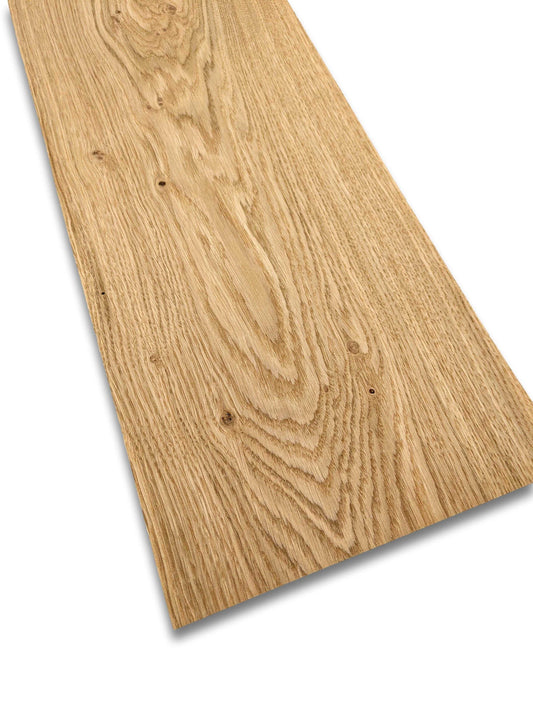 Eiken rustiek houtfineer 250 x 21 cm met natuurlijke nerfstructuur en noesten, ideaal voor meubelbekleding of restauratieprojecten.