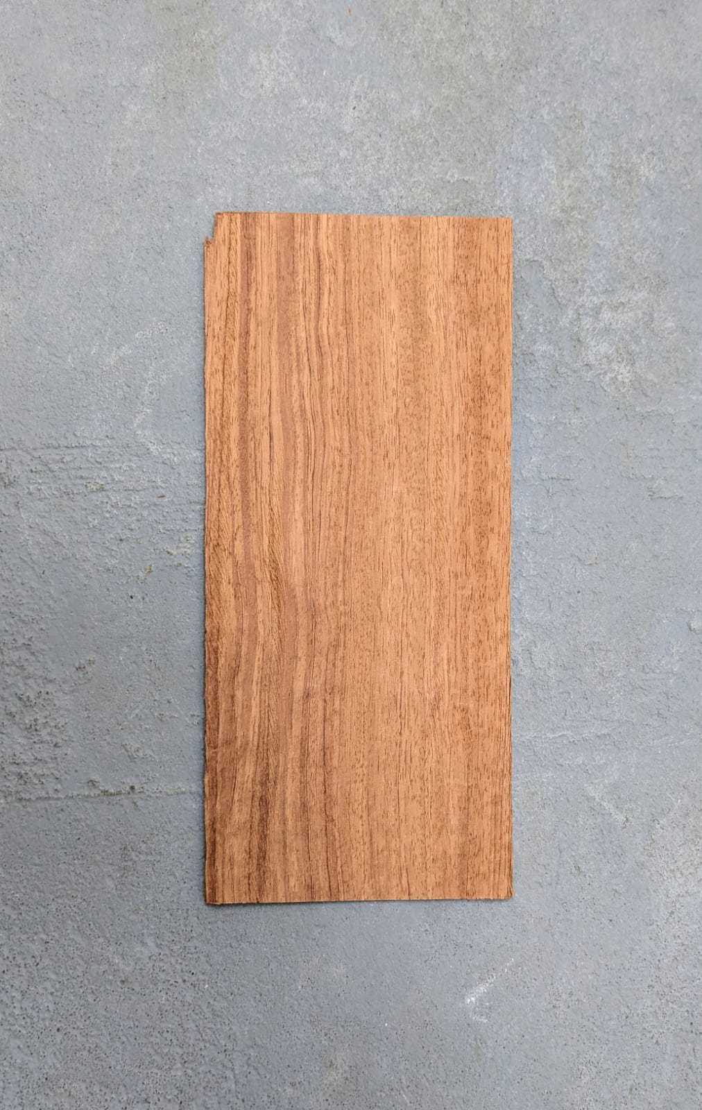 Bubinga | 2,4 mm Sägefurnier | 25x11 cm