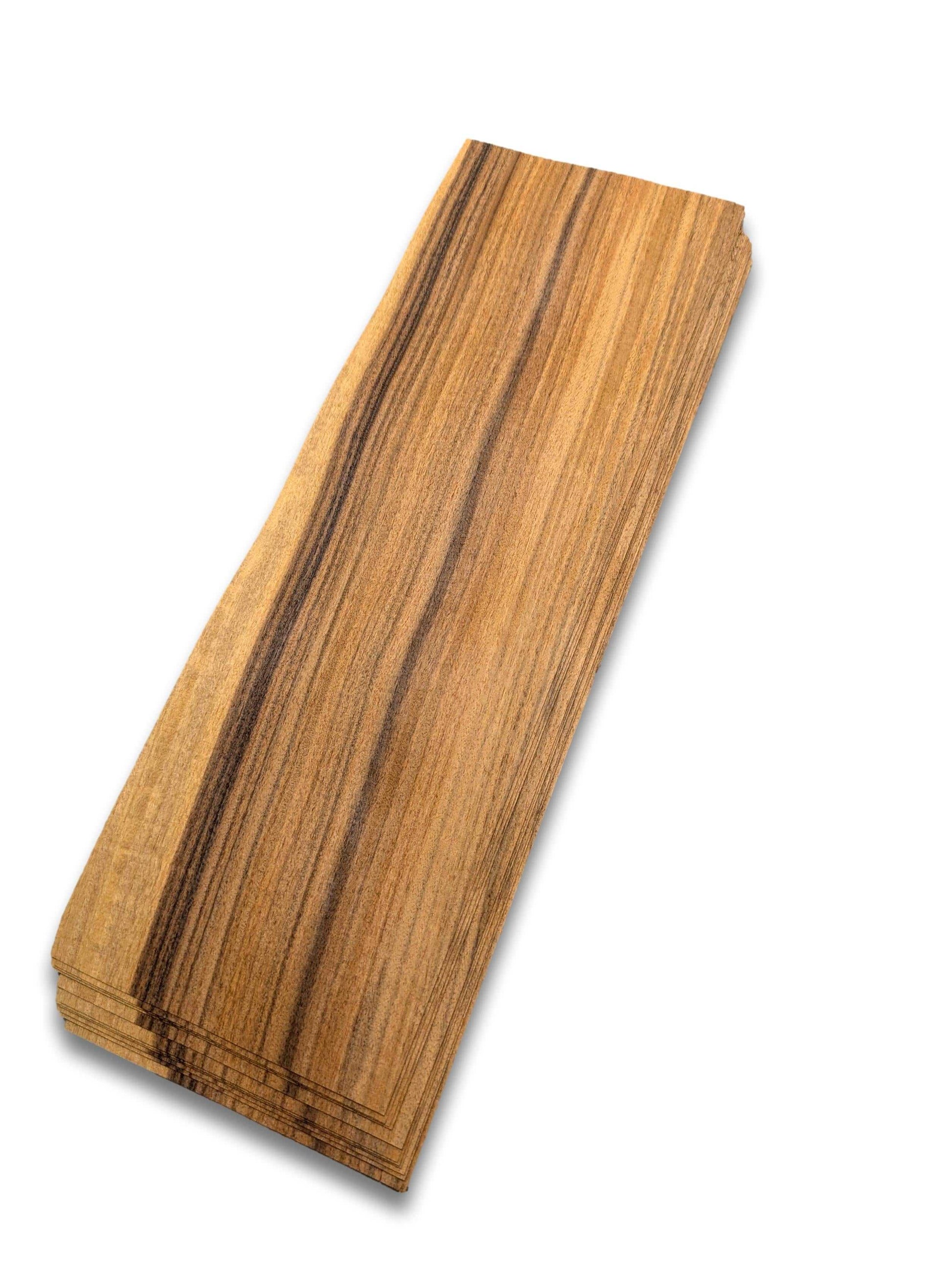 Natuurlijke Santos Palissander fineervellen zonder backing, 11 stuks van 28x9 cm voor marqueterie en creatieve houtprojecten.