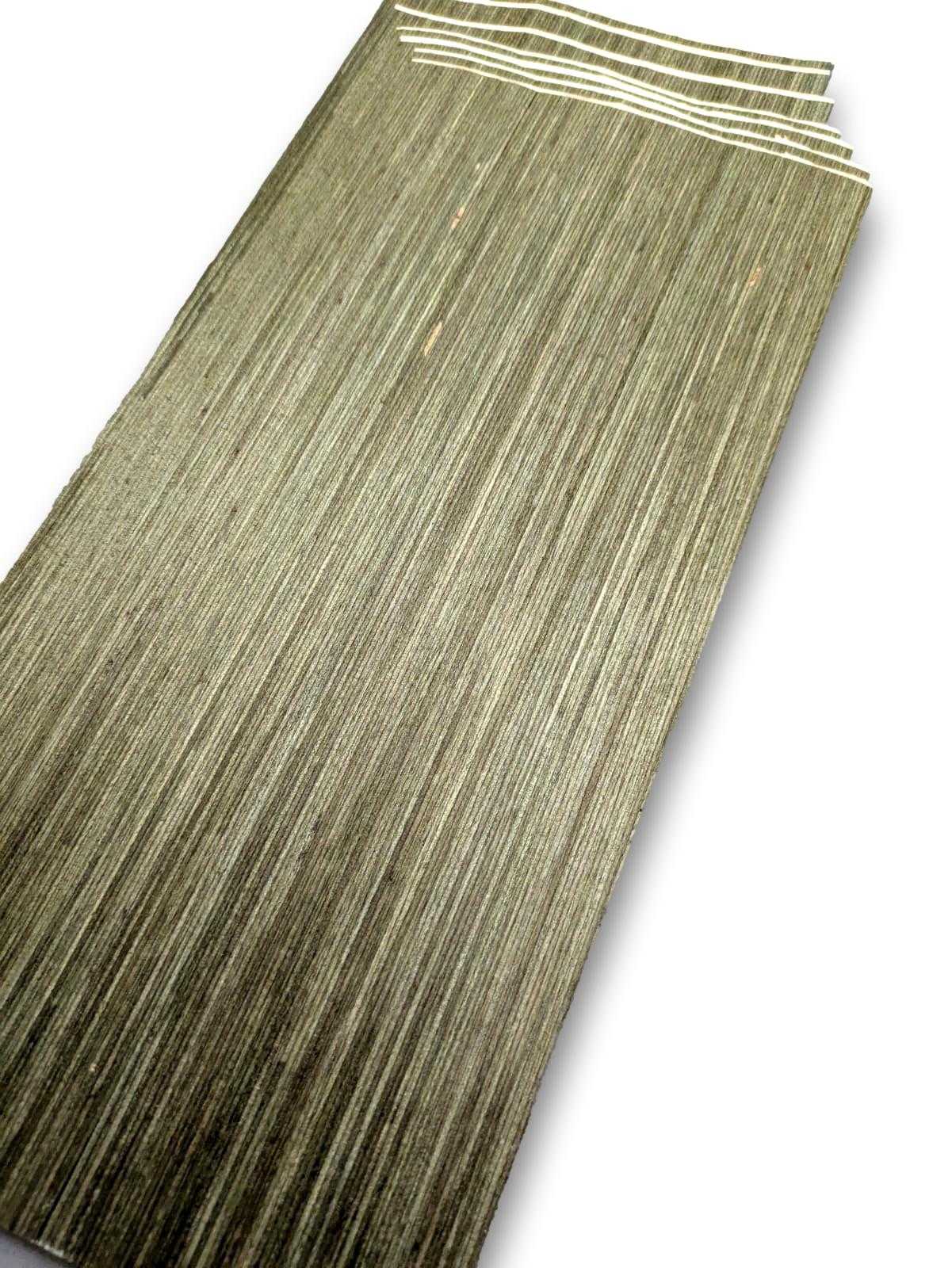 Detail van groen geverfd designfineer in bundel van 12 vellen, ideaal voor kunstprojecten, renovatie of meubelafwerking.