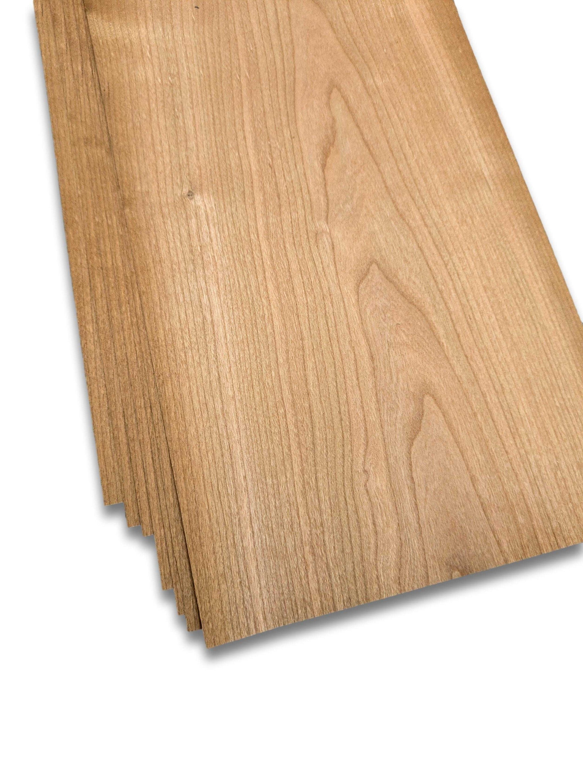 Kersen houtfineer 7 vellen van 35x20 cm met natuurlijke nerfstructuur, ideaal voor meubelbekleding en restauratieprojecten.