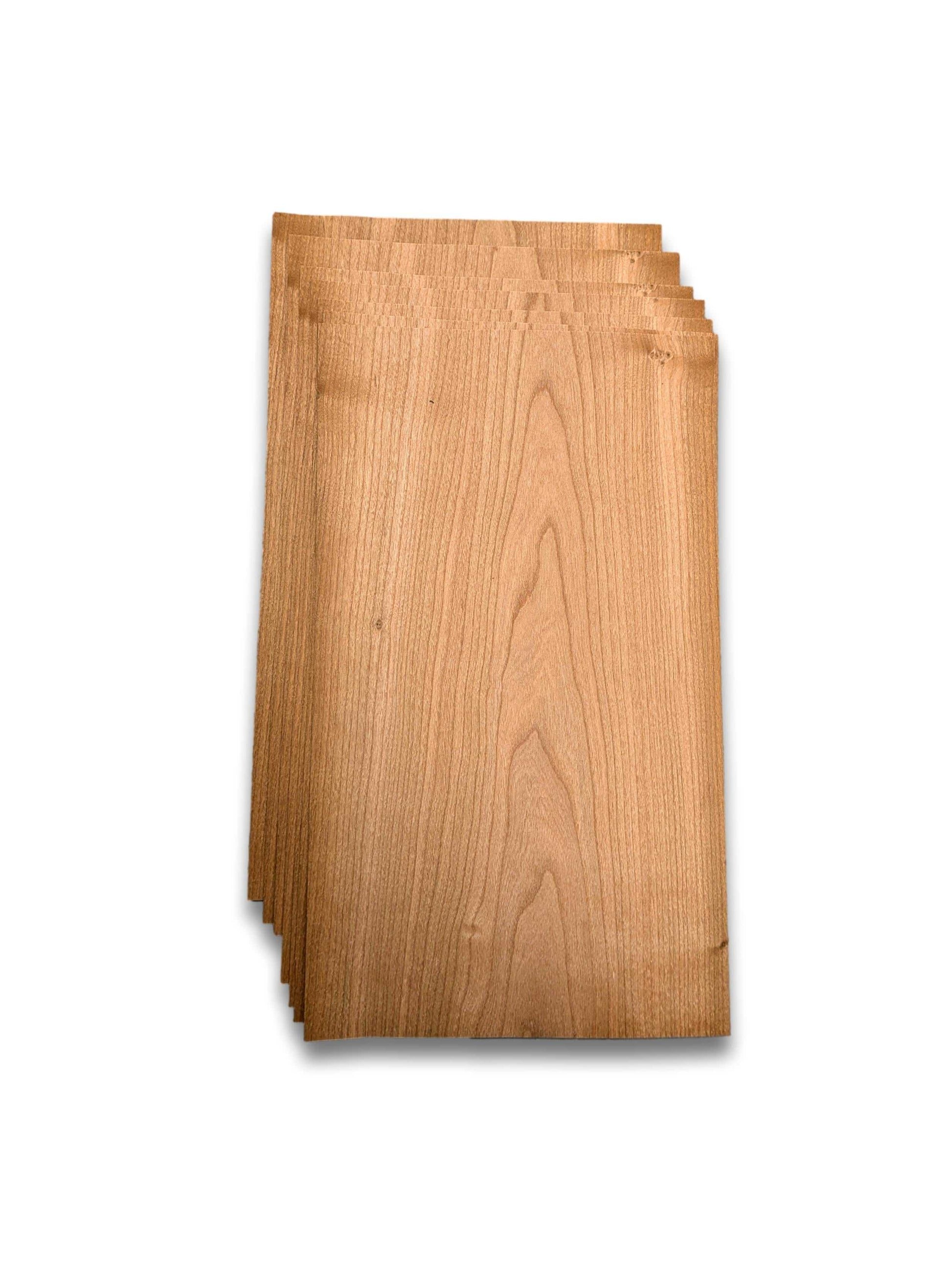 Bundel van 7 onbehandelde kersen fineervellen 35 x 20 cm, geschikt voor marqueterie en creatieve houtbewerking.