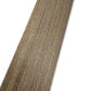 Detailweergave van moeras eiken houtfineer 38x13 cm, zonder backing, perfect voor renovatie of kunstzinnig gebruik.
