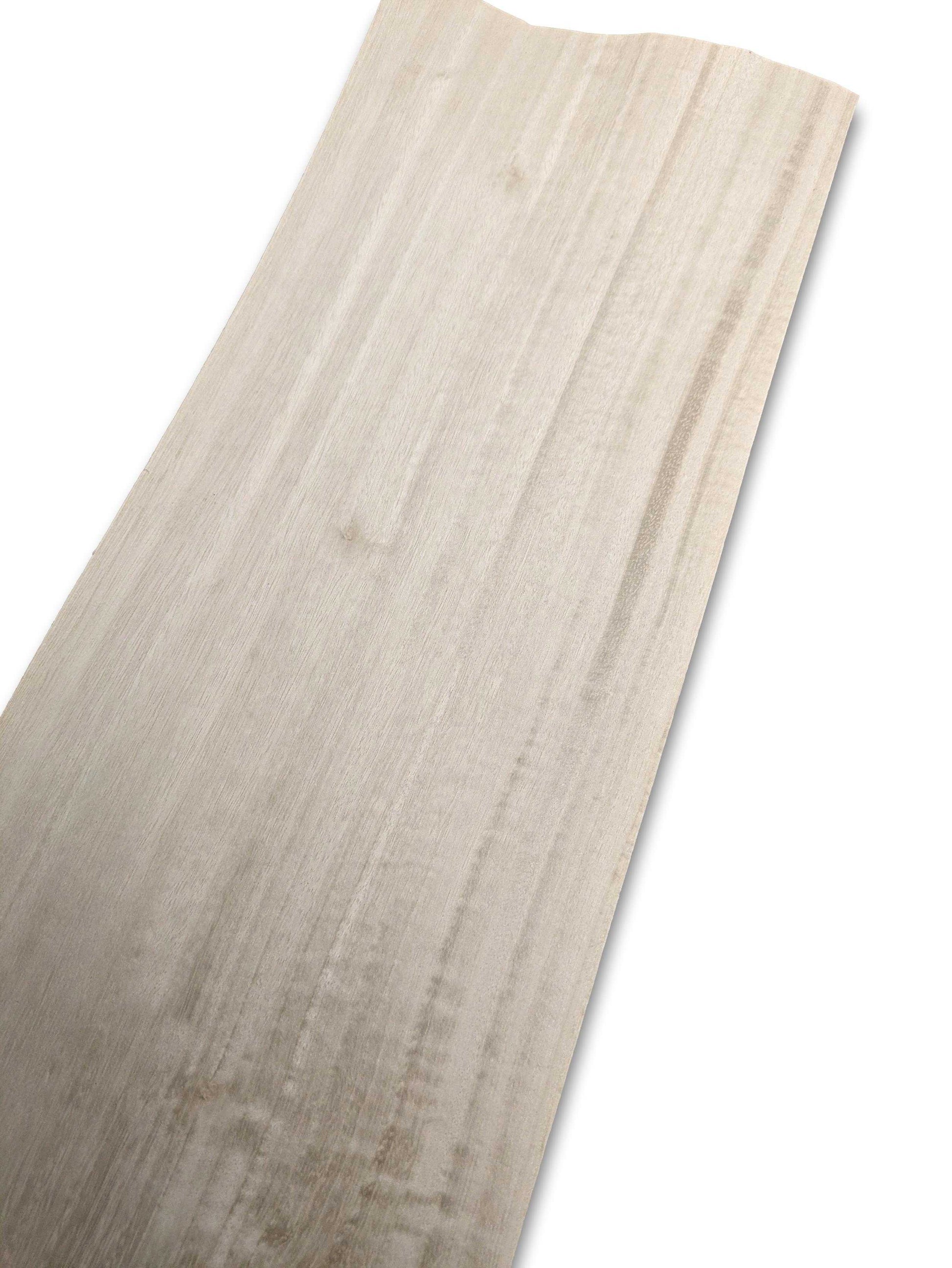 Geverfd zilverwit fineer van echt hout, 43 x 18 cm, met doorlopende kleur en glad oppervlak, ideaal voor renovatieprojecten.