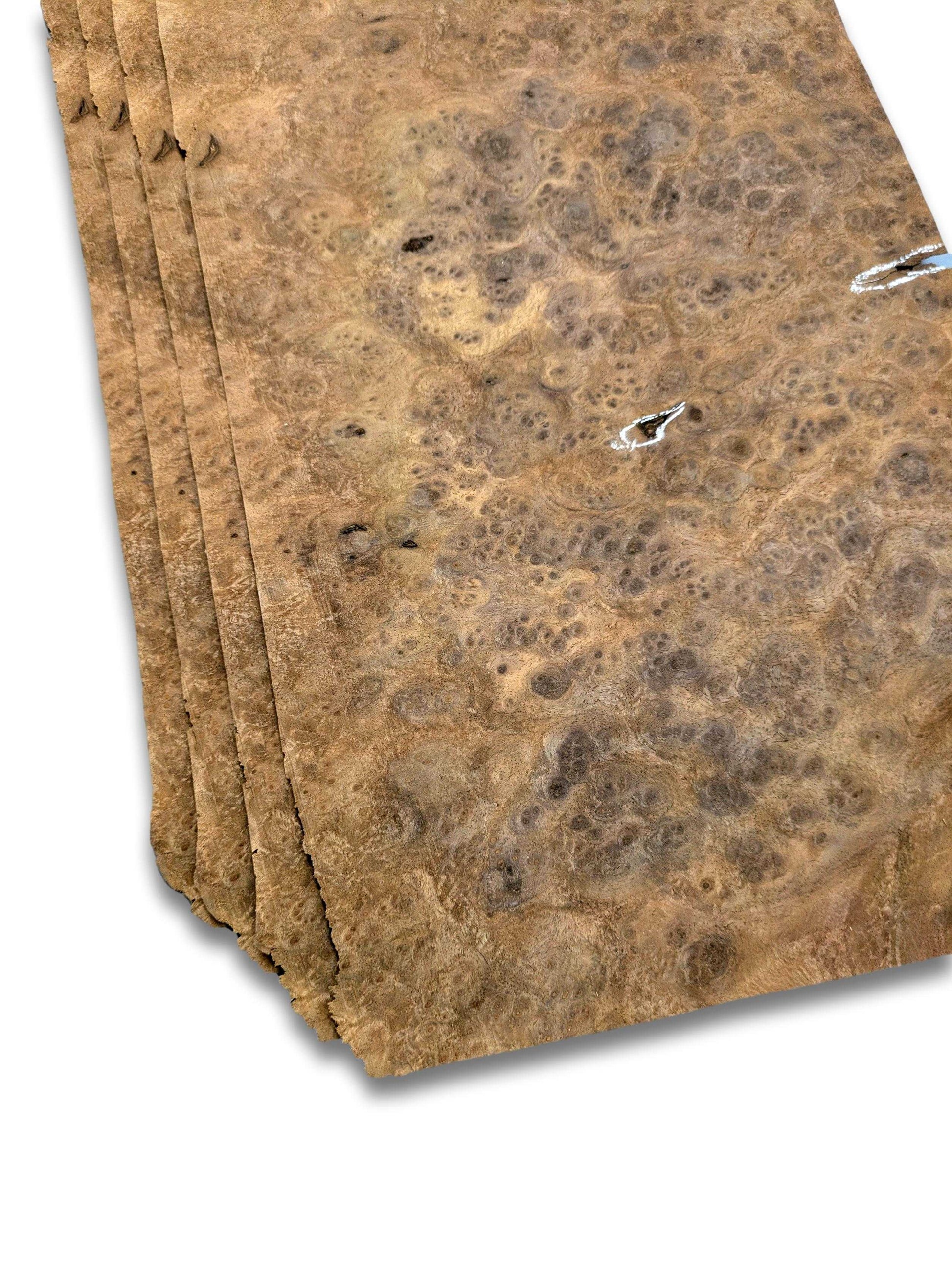 Walnoot wortel houtfineer 4 vellen van 46x24 cm met natuurlijke tekening en zonder backing, ideaal voor meubelbekleding of restauratie.