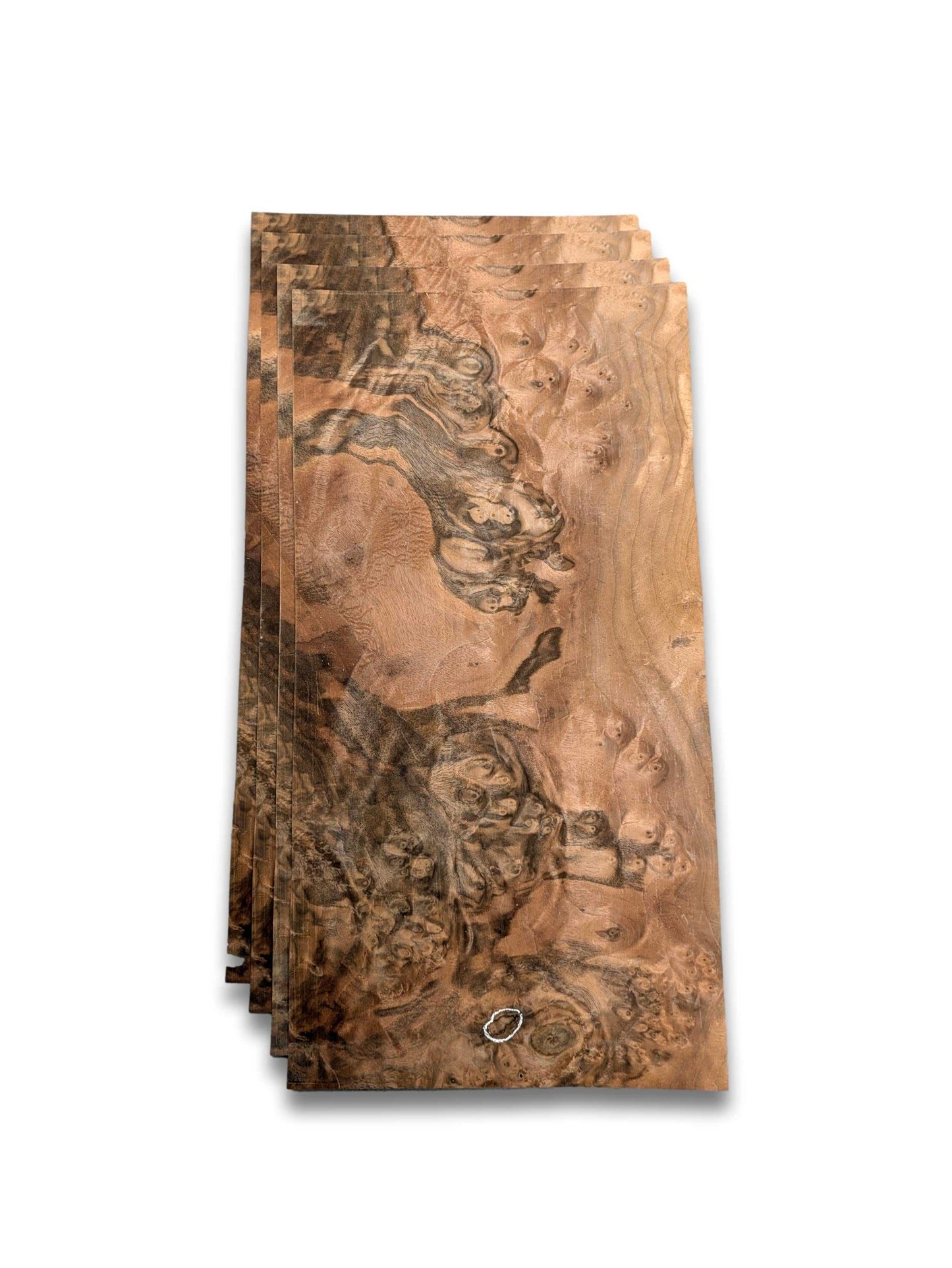 Set van 4 stroken walnoot wortel houtfineer zonder backing, geschikt voor renovatie, panelen en kunstzinnige toepassingen.