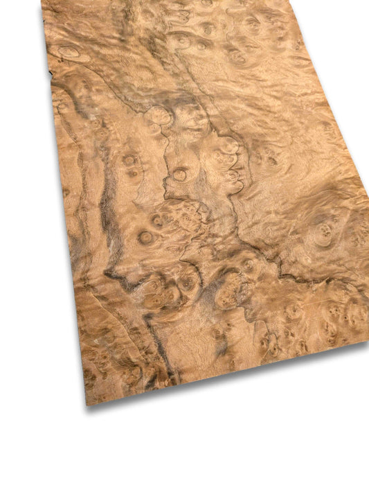 Los vel walnoot wortel houtfineer 49x23 cm met natuurlijke tekening en zonder backing, ideaal voor meubelbekleding of restauratie.