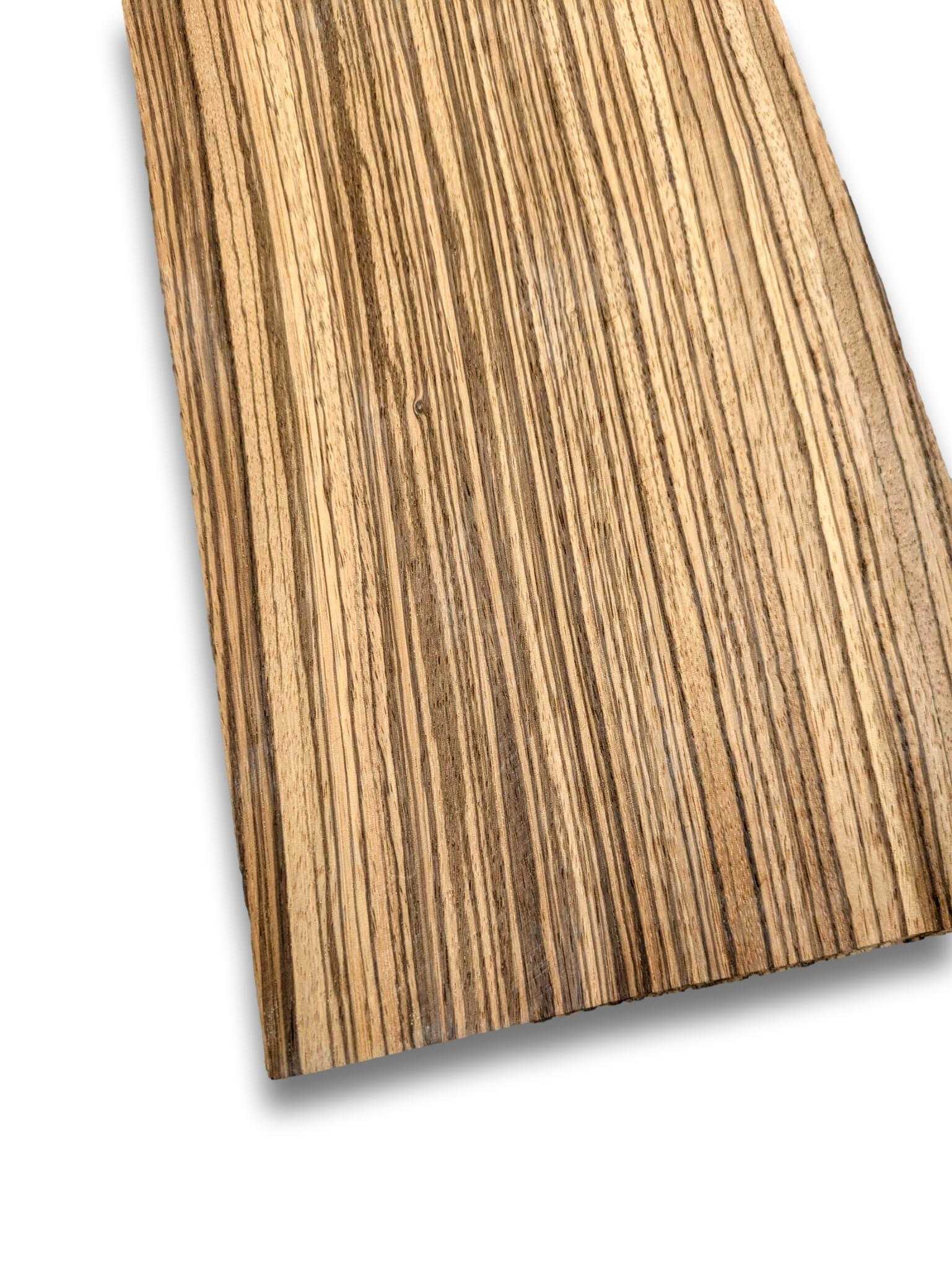 Zebrano houtfineer 93x18 cm met natuurlijke streeptekening, ideaal voor meubelbekleding of restauratieprojecten.
