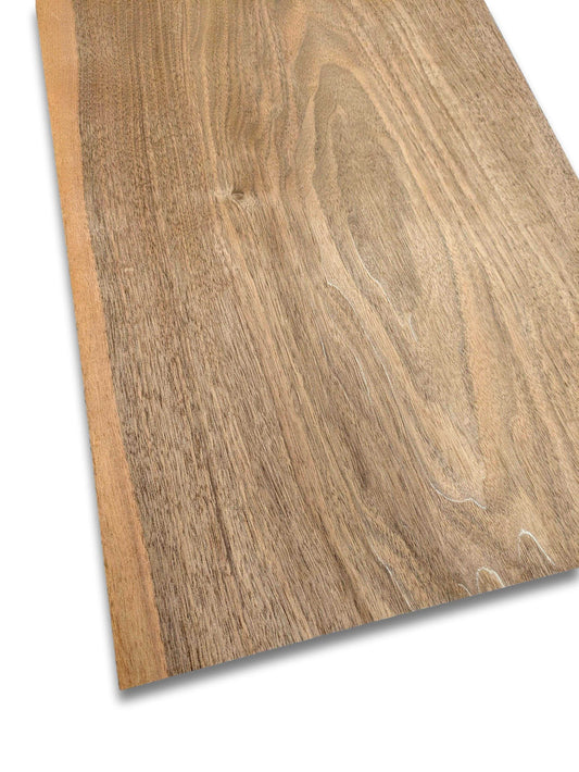 Walnoot houtfineer 95 x 34 cm met natuurlijke nerfstructuur, ideaal voor meubelbekleding of restauratieprojecten.